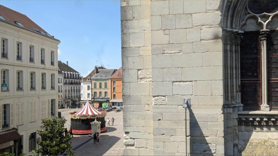 3 Appartements Premium Au Pied De La Cathedrale - Hypercentre Sens Szoba fotó